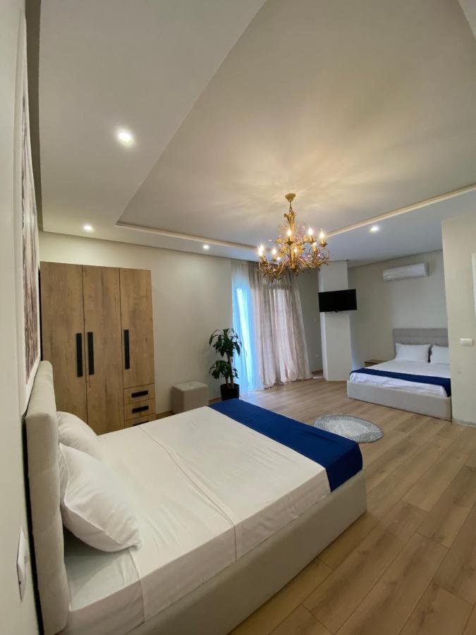 Villa D Hotel-Restaurant-Private Beach Durrës Esterno foto